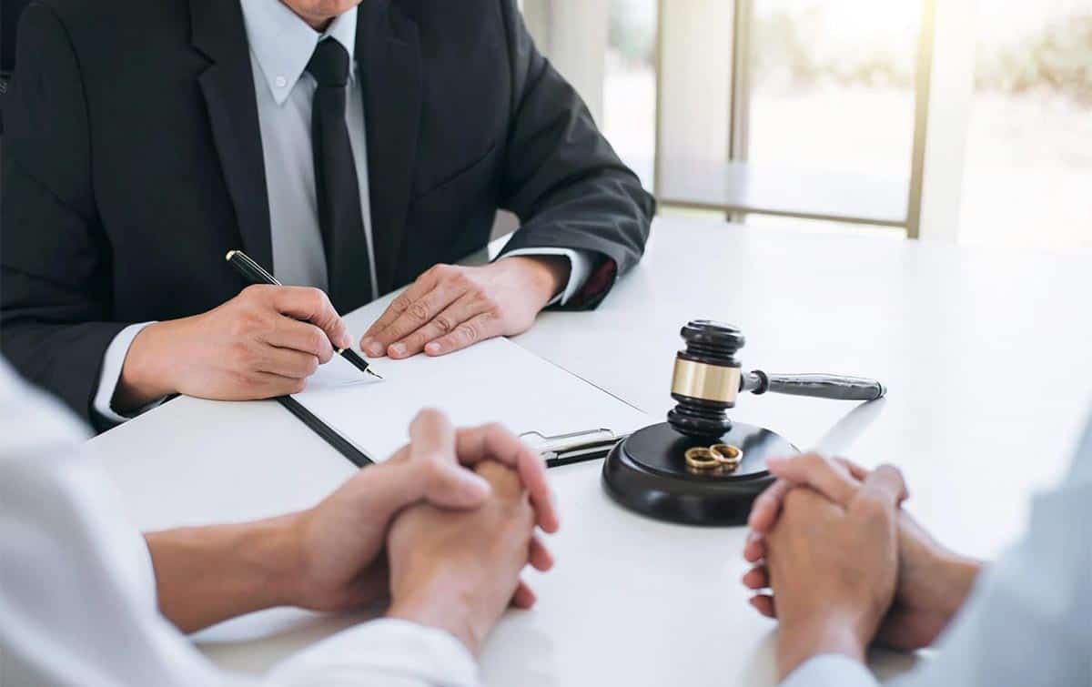 choosing right divorce lawyer